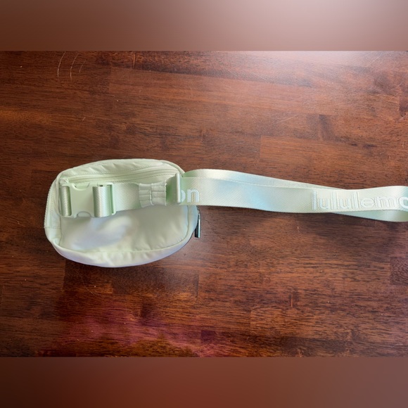 Lululemon Everywhere Belt Bag - Picture 6 of 8